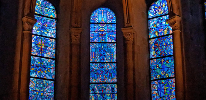 Le vitrail, porte du Sacré